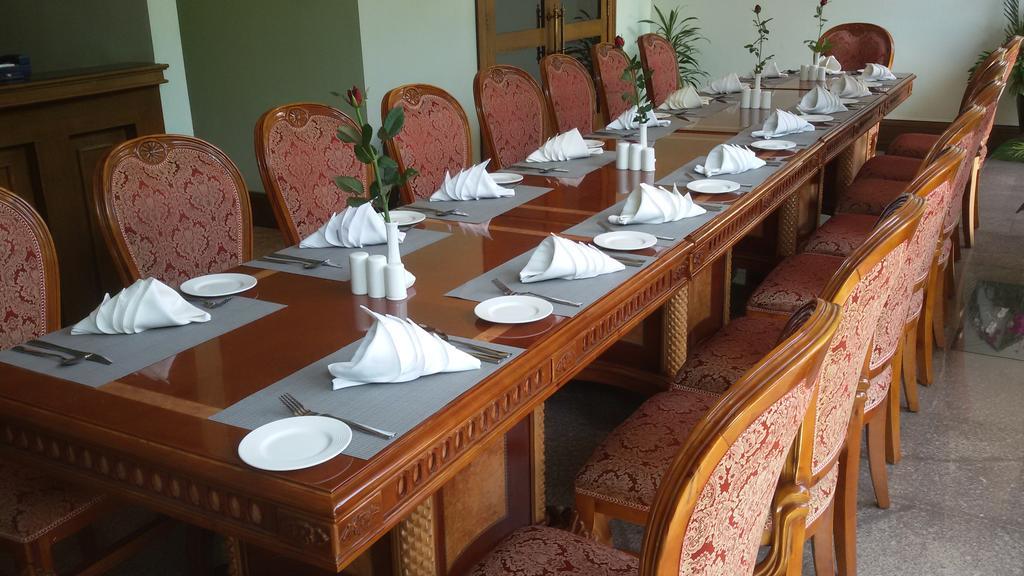 Palm Spring Resort Янгон Екстериор снимка