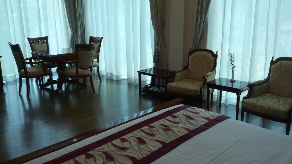 Palm Spring Resort Янгон Стая снимка