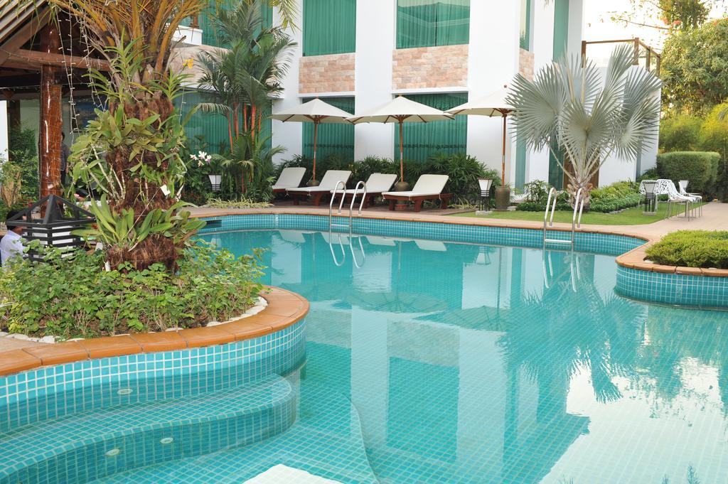 Palm Spring Resort Янгон Екстериор снимка