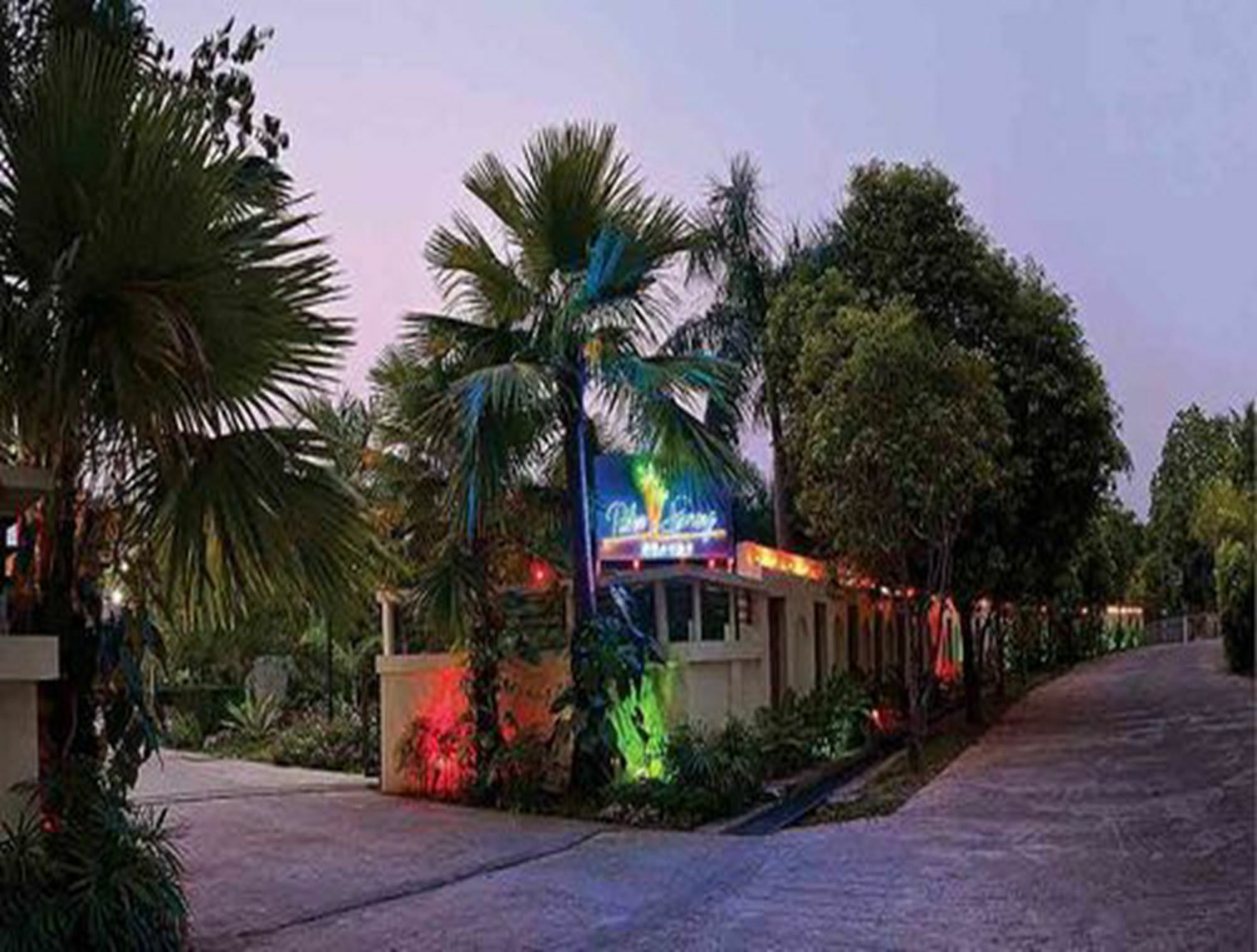 Palm Spring Resort Янгон Екстериор снимка