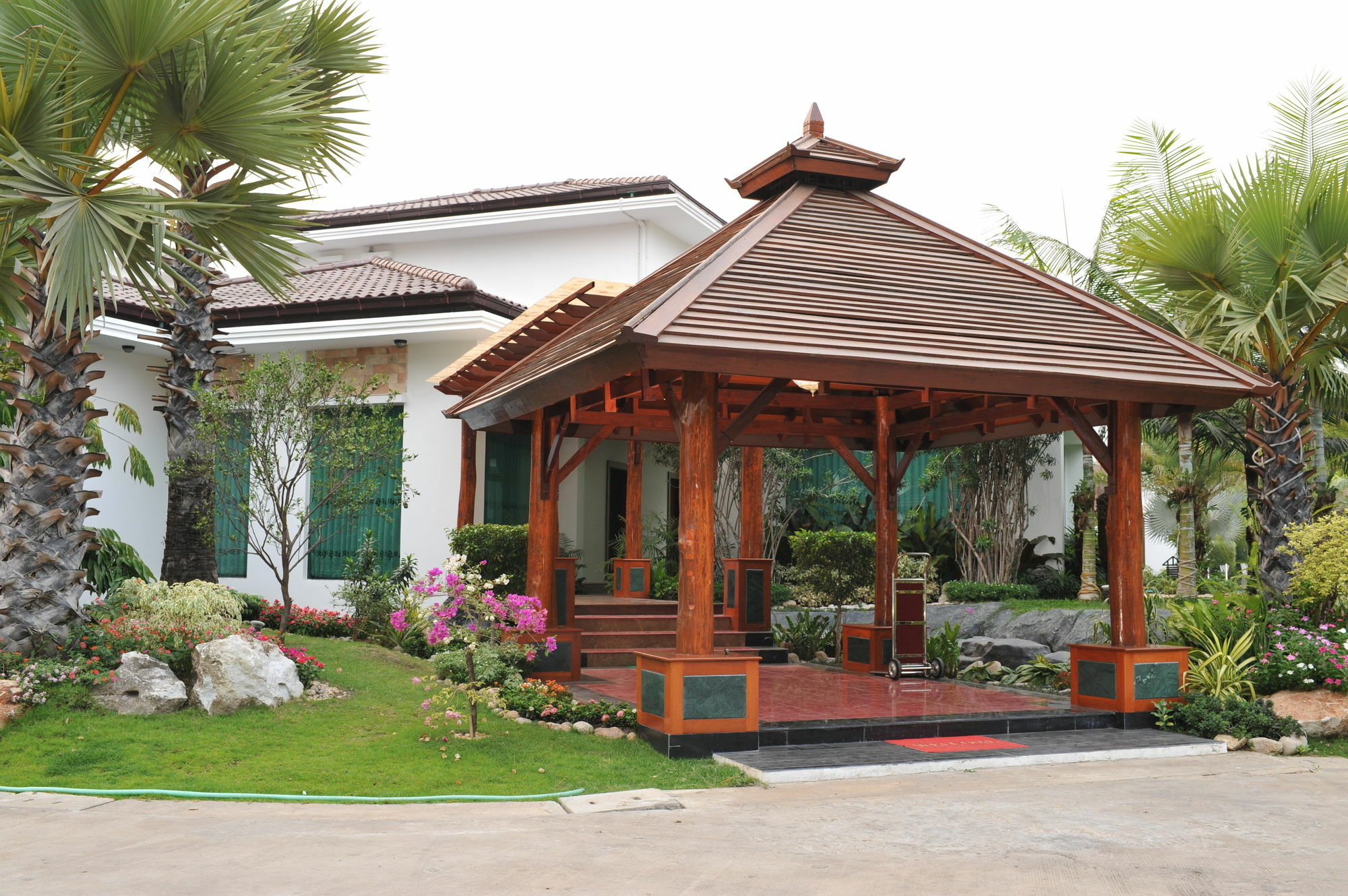 Palm Spring Resort Янгон Екстериор снимка
